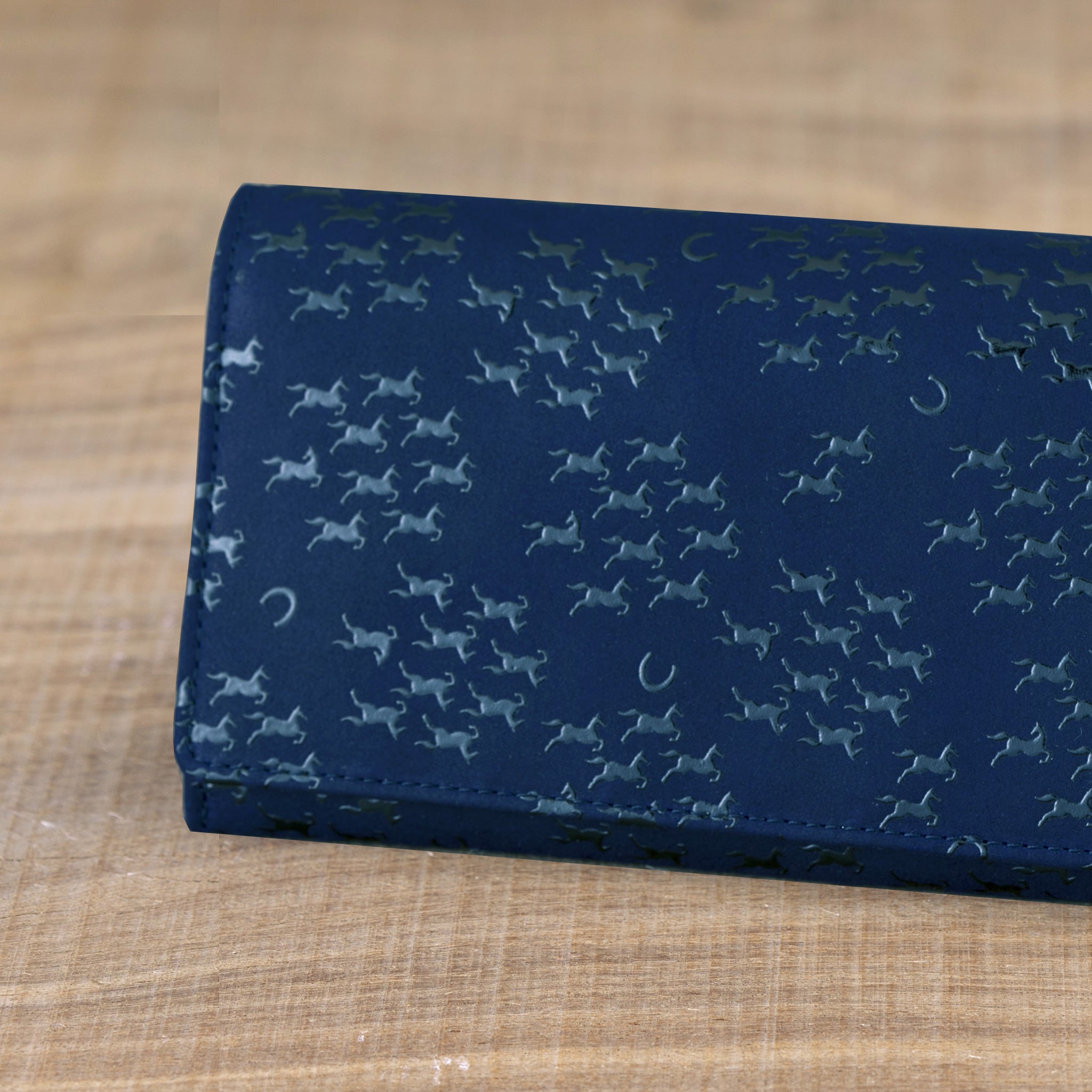 のレン 吉祥文様 印伝 長財布 / 日本製 鹿革(表側)・牛革(内側)  19×9.5×1.8cm 革財布